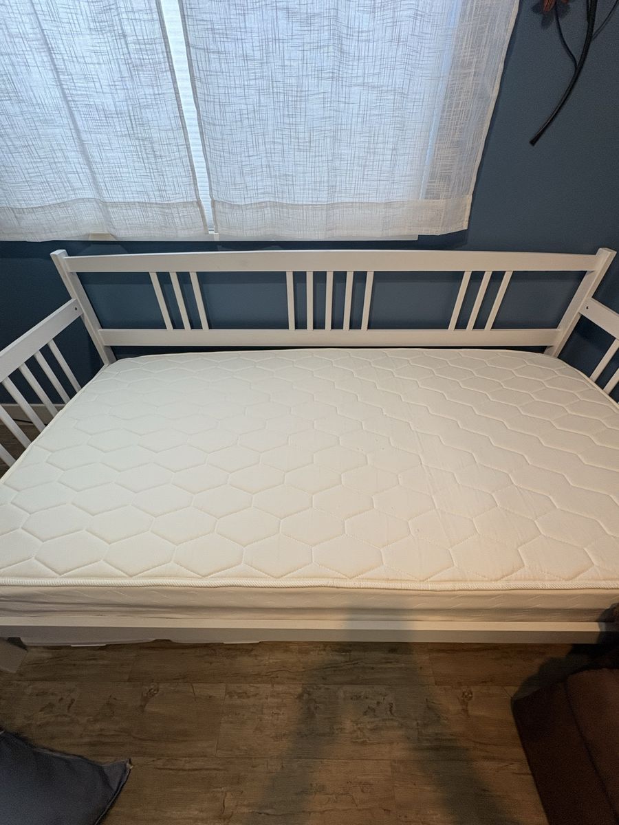 Twin mattress