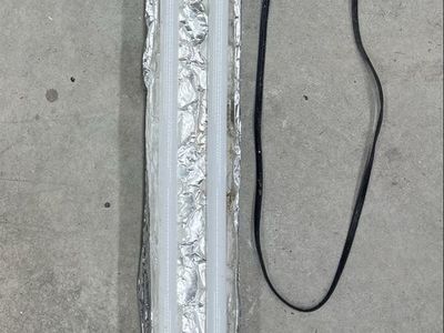 FREE!!! 4’ fluorescent light