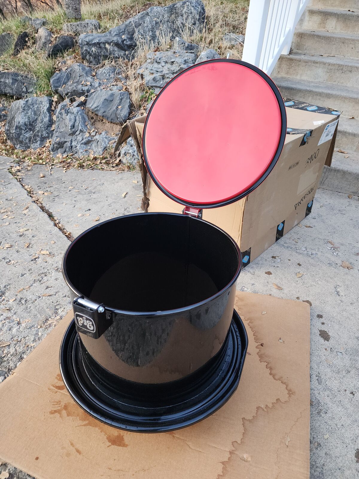 PIG Latching Drum Lid For Draining Stainless Steel Red for 55 Gallon Drum 23-3/4" DRM1213A-RD DRM1213A