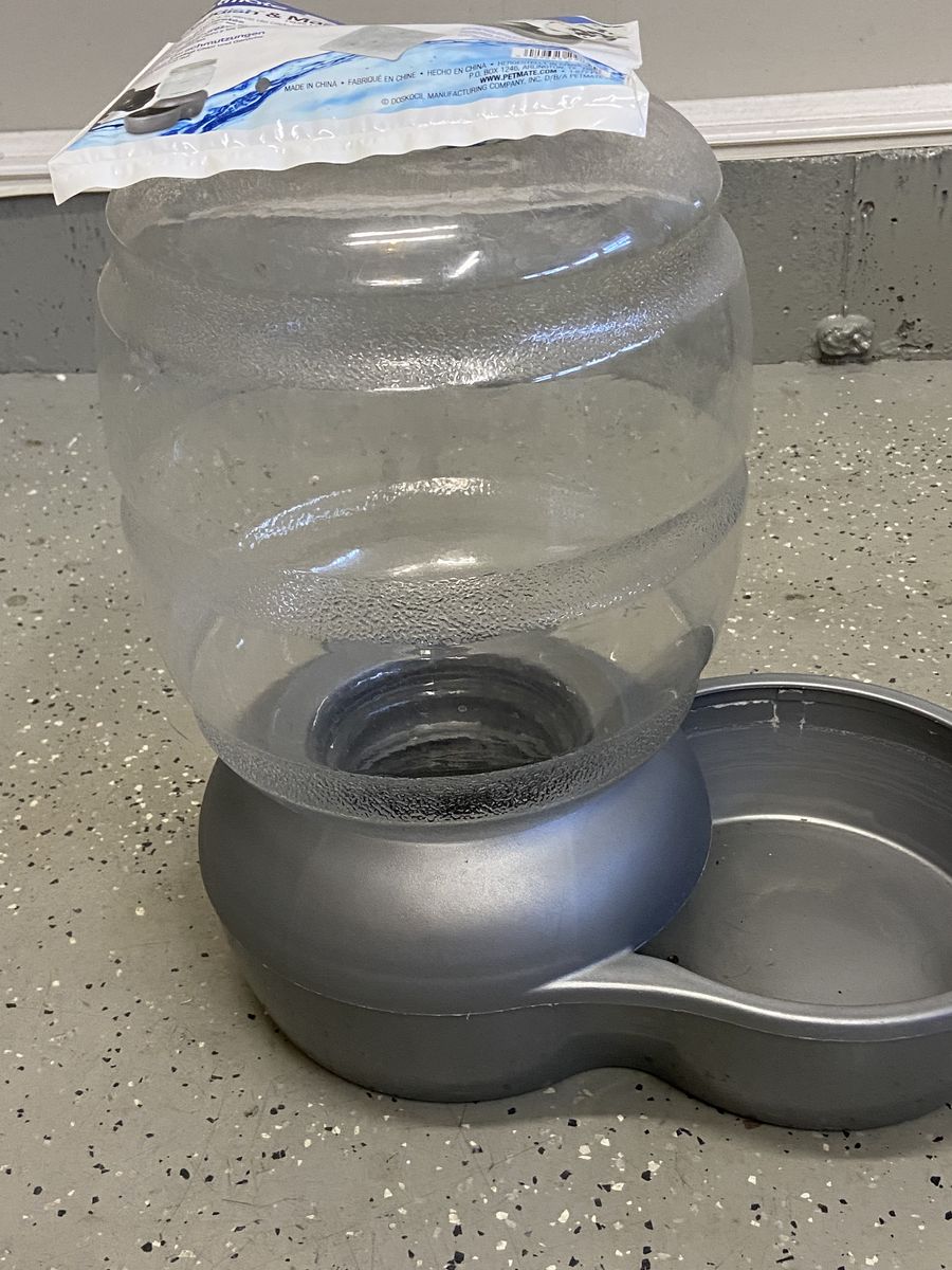 Pet -Waterbowl - self-replenish:  Petmate Replendish Gravity Waterer Pet Water Bowl 3-Gallon with Charcoal Filters