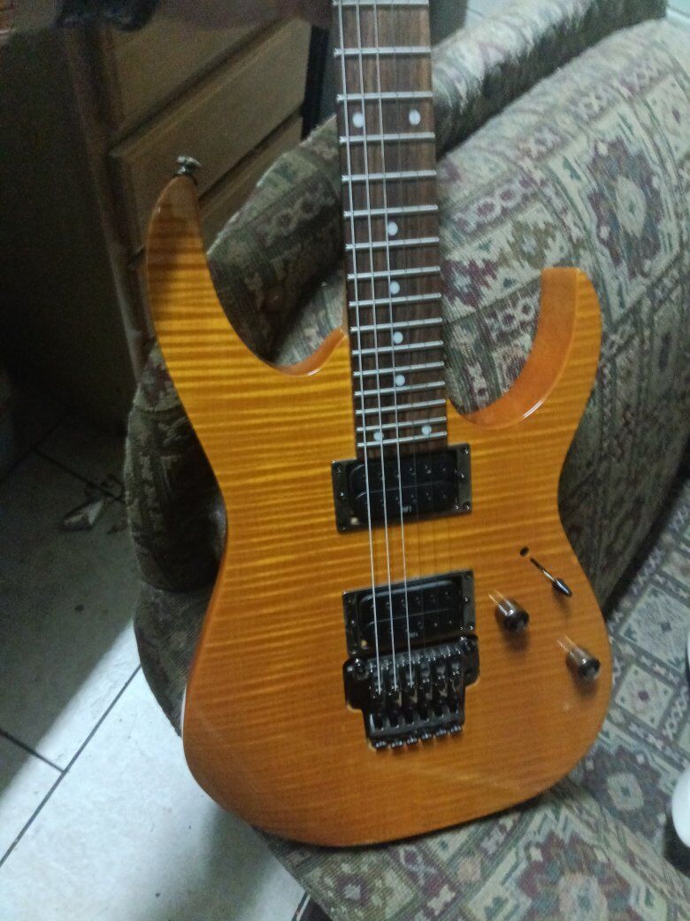 Ibanez Electric Guitar Excellent Condition!