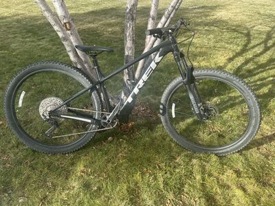 TREK Roscoe 7 Medium - 2024 - Like New