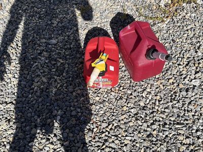 Free NO-SPILL 1.25 Gallon Gasoline Can, 5 Liters - Used, Great Condition Fuel Container