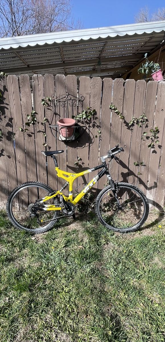 GT iDrive 4.0 full supension mountain Bike