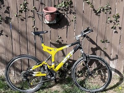 GT iDrive 4.0 full supension mountain Bike