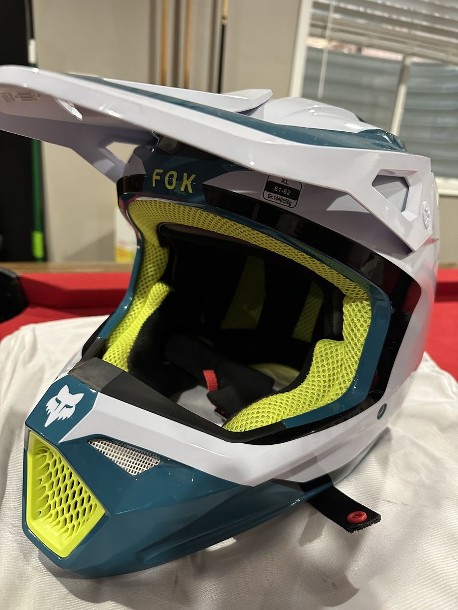 NEW FOX V1 Helmet XL