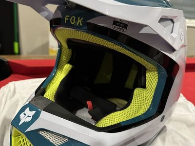 NEW FOX V1 Helmet XL