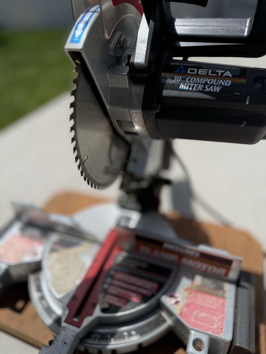 Delta 10" Compound Miter Saw (15 Amp) – Works Great