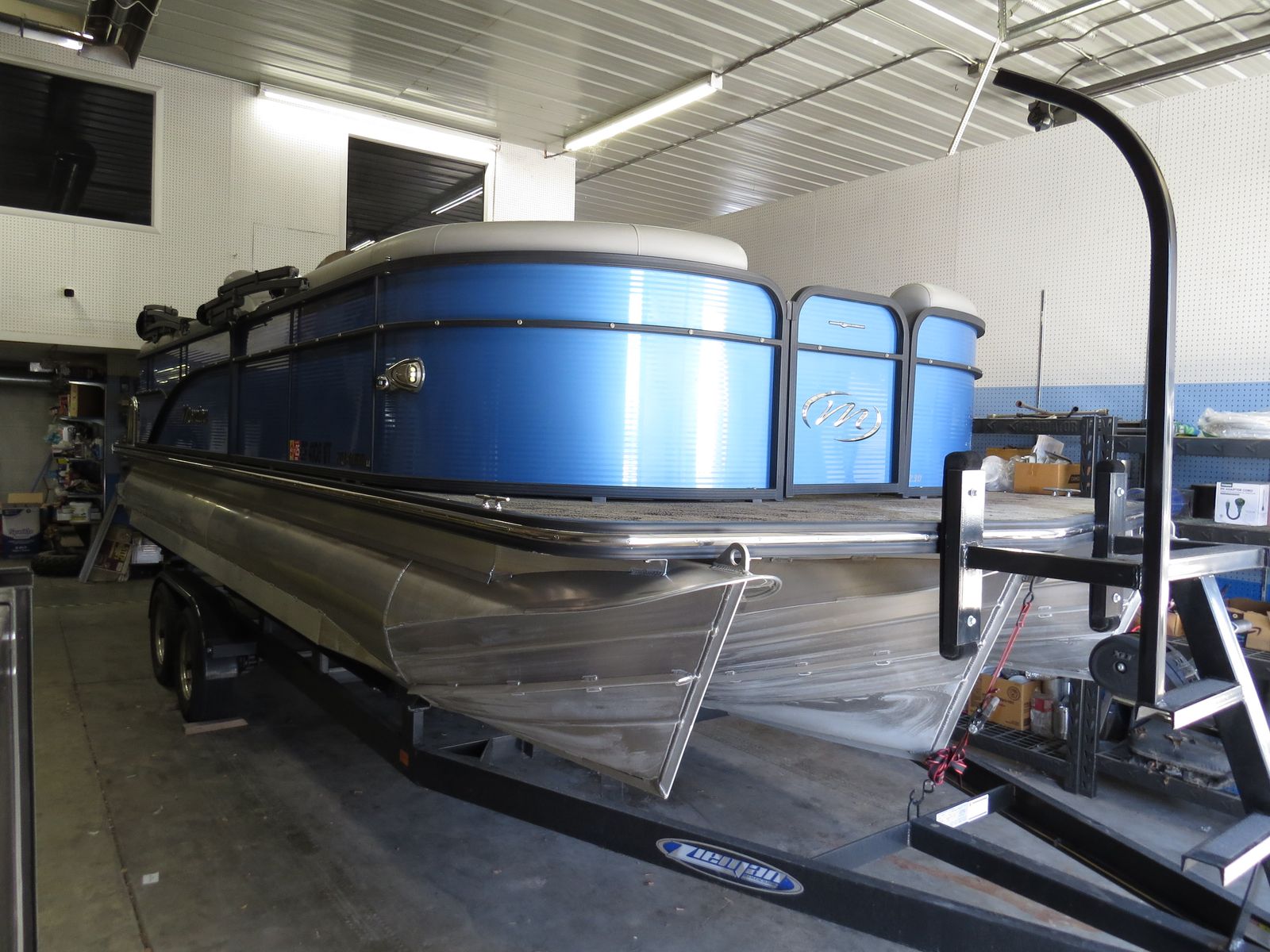 2020 Manitou Aurora 230 (250 HP Outboard Motor!) Pontoon