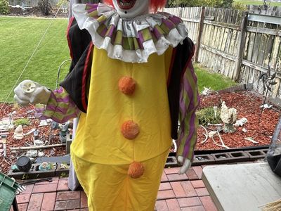 Morbid Spirit Halloween 6' Tall Pennywise IT Clown
