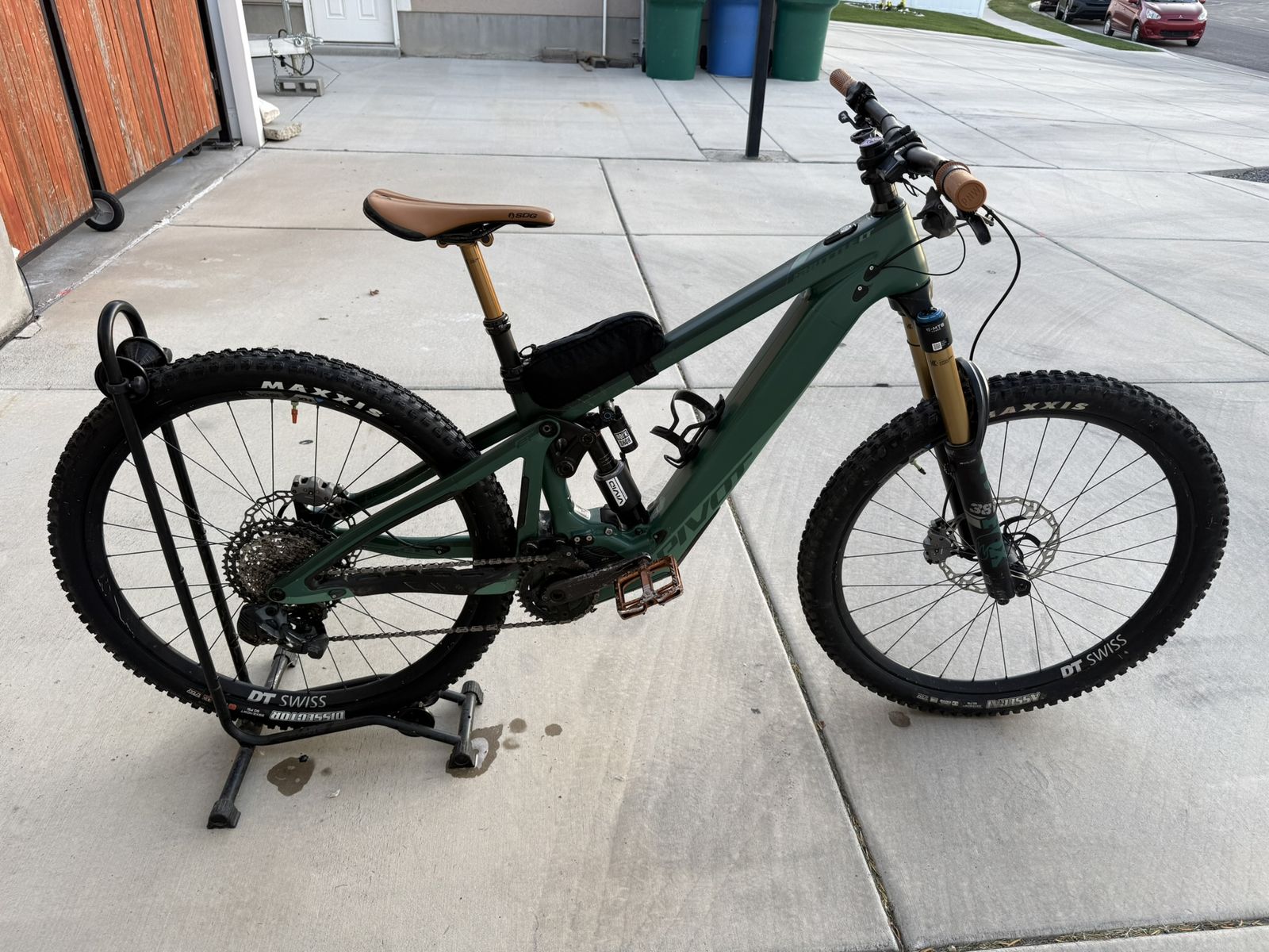 2023 Pivot Shuttle LT Pro XTR - Medium