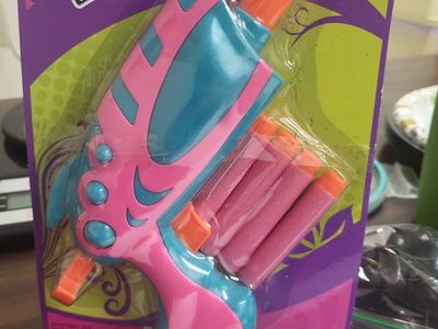 Wonder Treats Dart Blaster Toy Set Pink & Teal with 4 Foam Darts New in Packaging