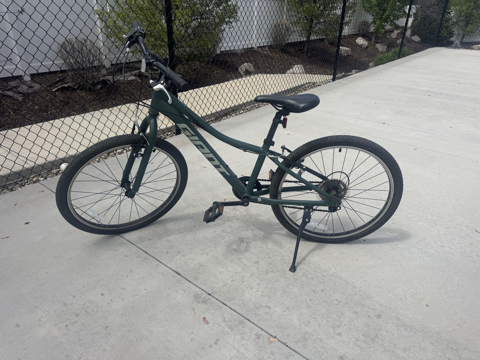 Giant Youth Bike – Like New