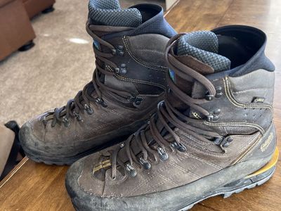 Cabelas by Meindl Hunting Guide boot.