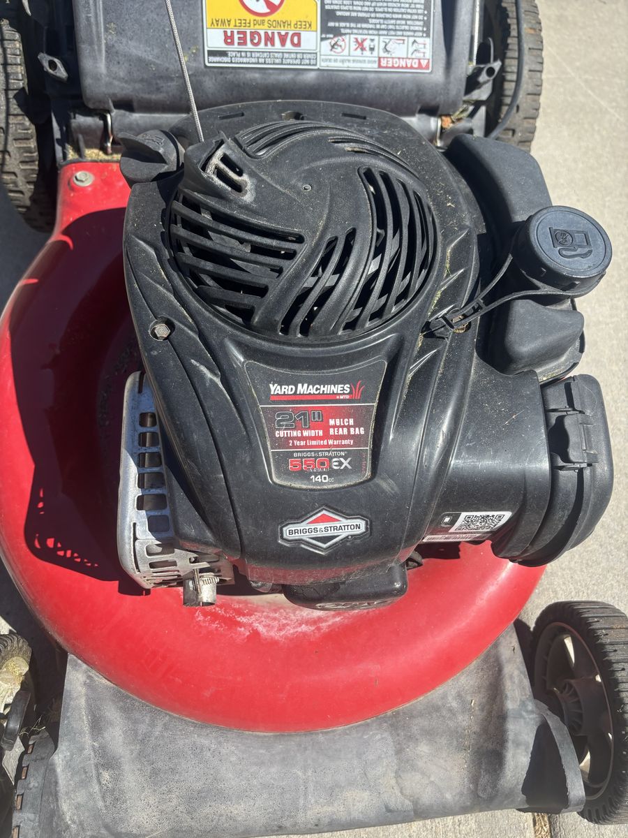Yard Machines 21-Inch Push Lawn Mower - Briggs & Stratton 550ex 140cc Engine