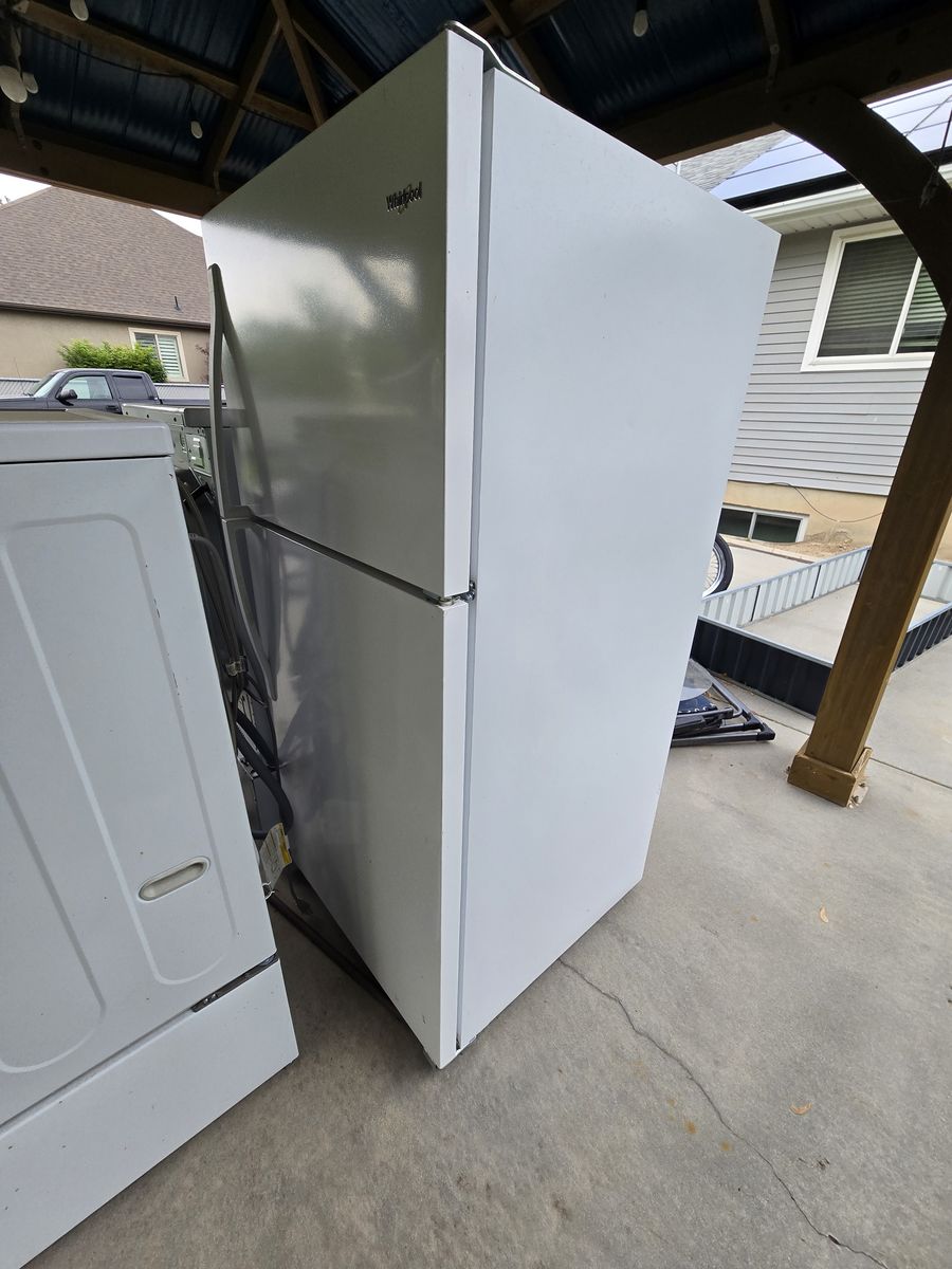Fridge freezer of combo.