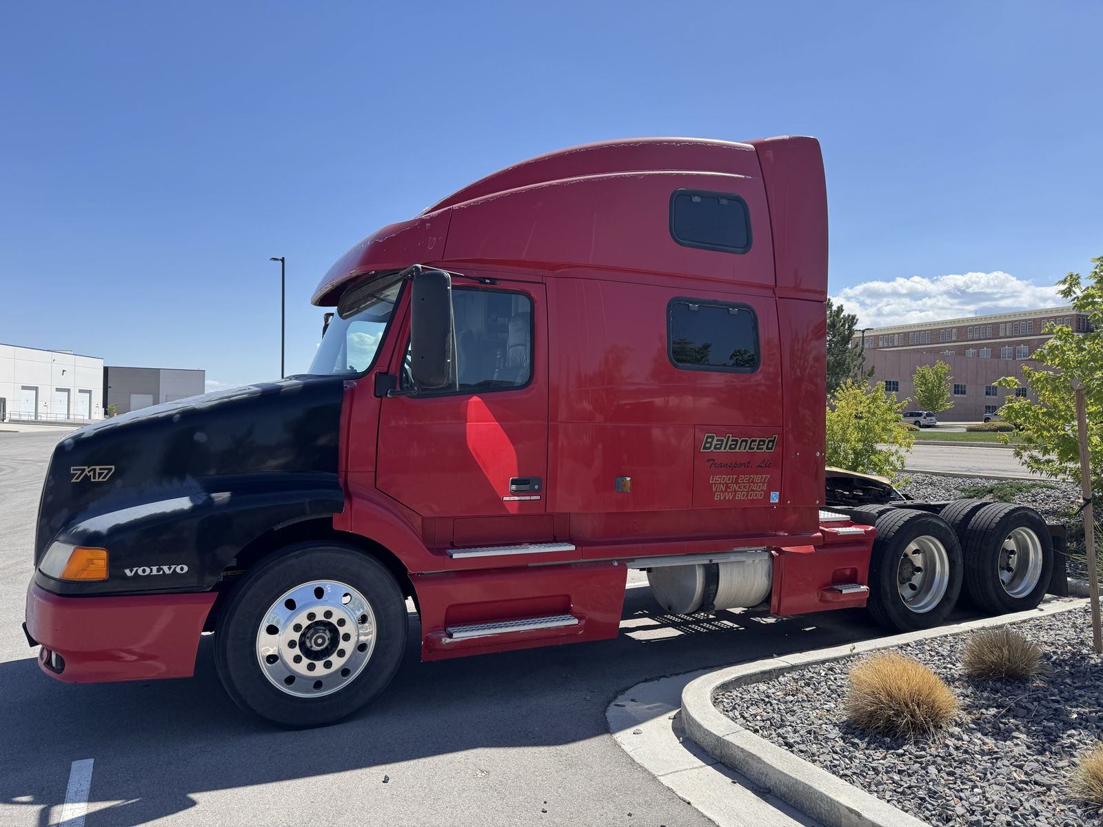 2003 Volvo VNL 
