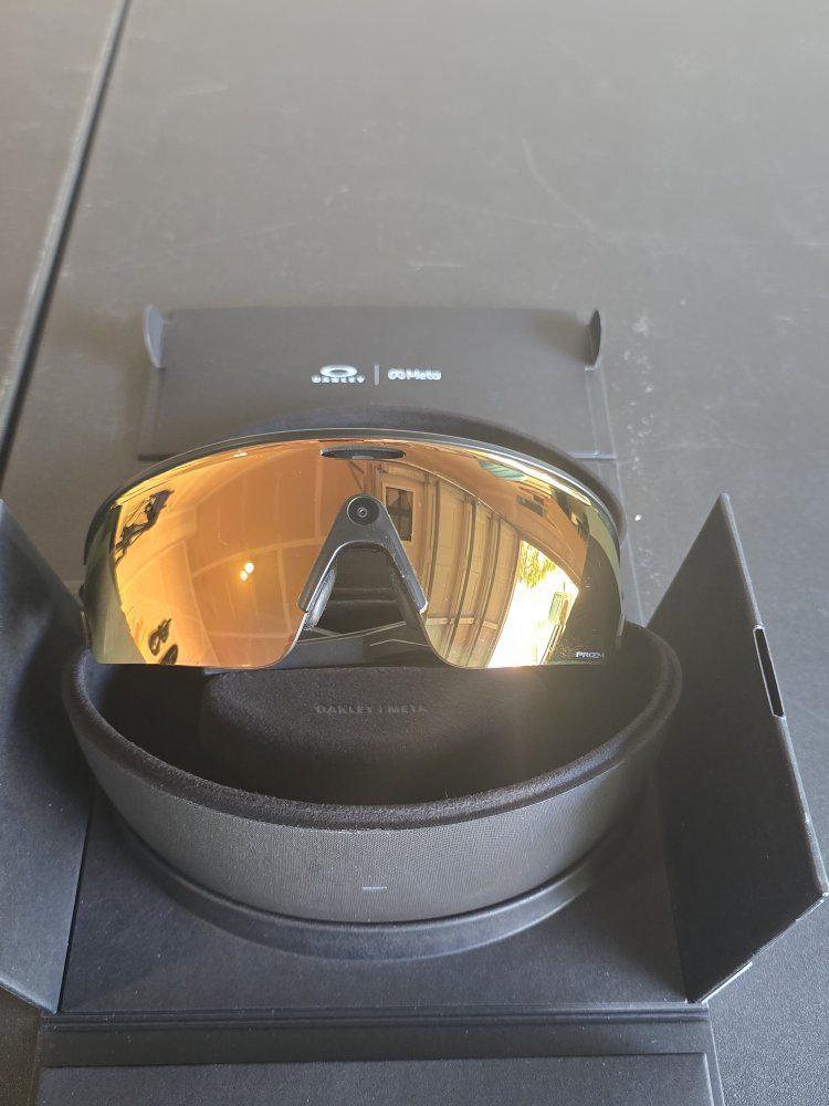 Oakley x Meta Vangaurd Smart Glasses Sunglasses with Charging Case and Box