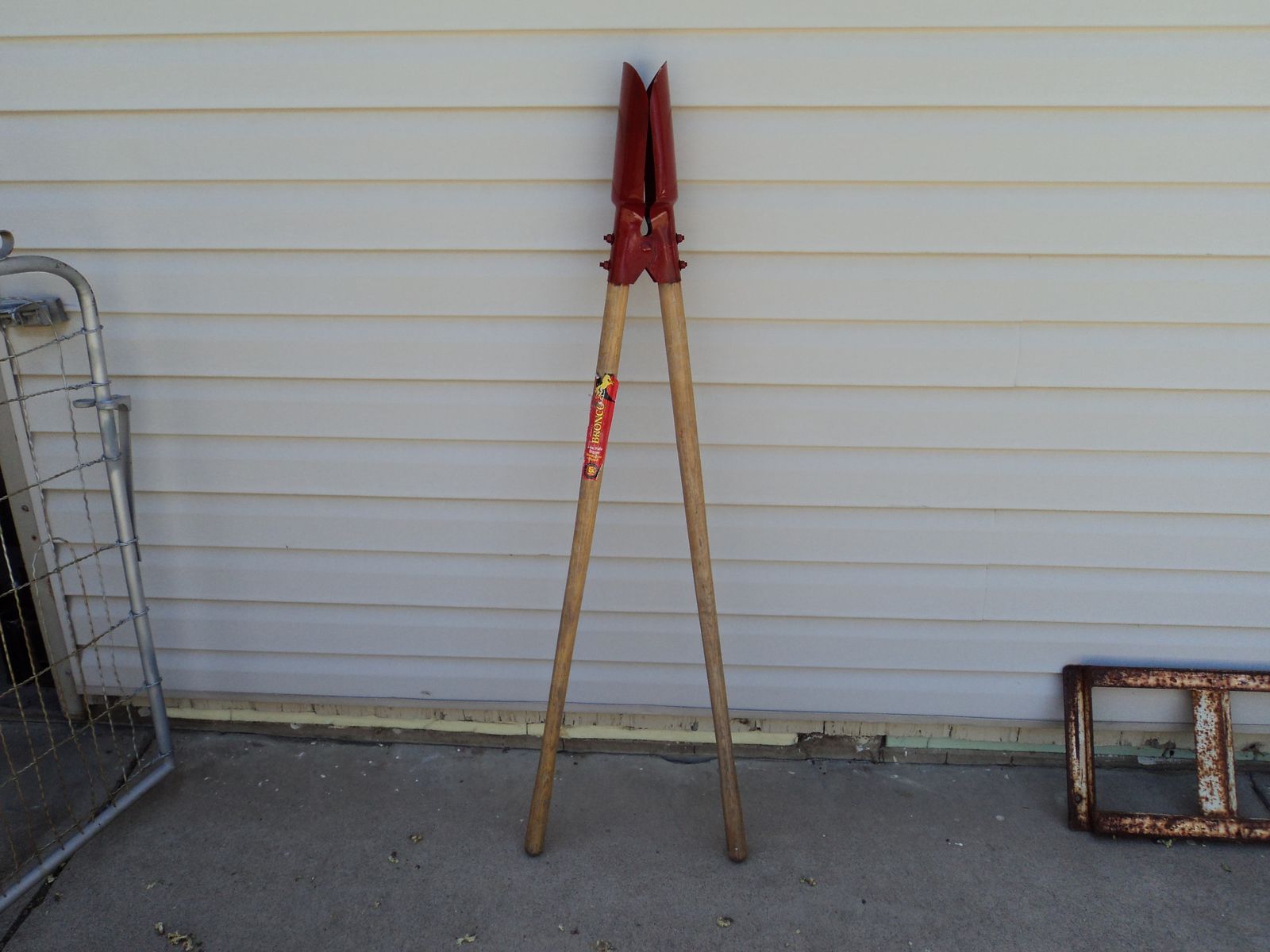 Bronco--Hand Post Hole Digger