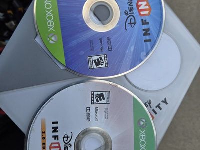 Disney Infinity 2.0 & 3.0 Xbox One Starter Pack & HUGE Lot of 60+ Figures & Power Discs