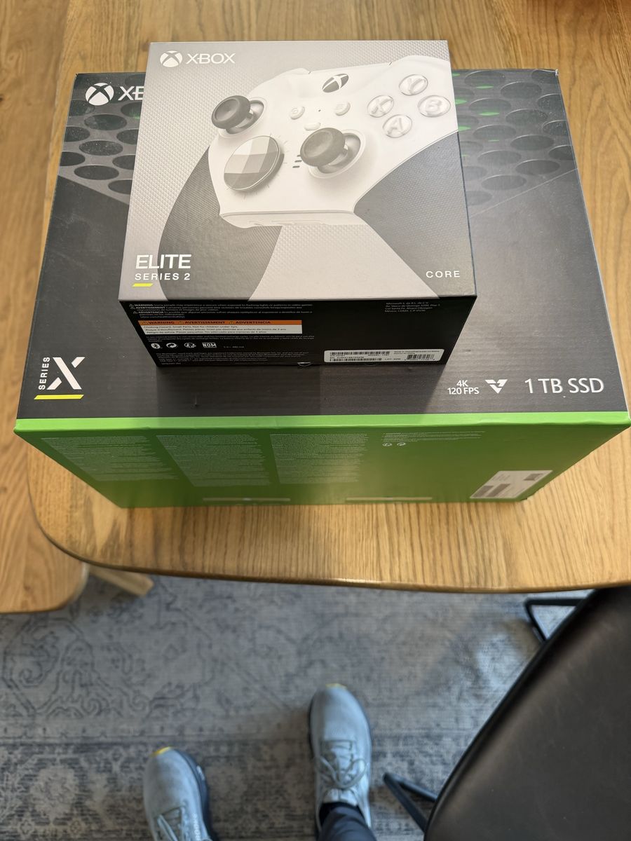 Xbox Series X 1TB SSD Gaming Console Bundle with Xbox Elite Series 2 Core Controller