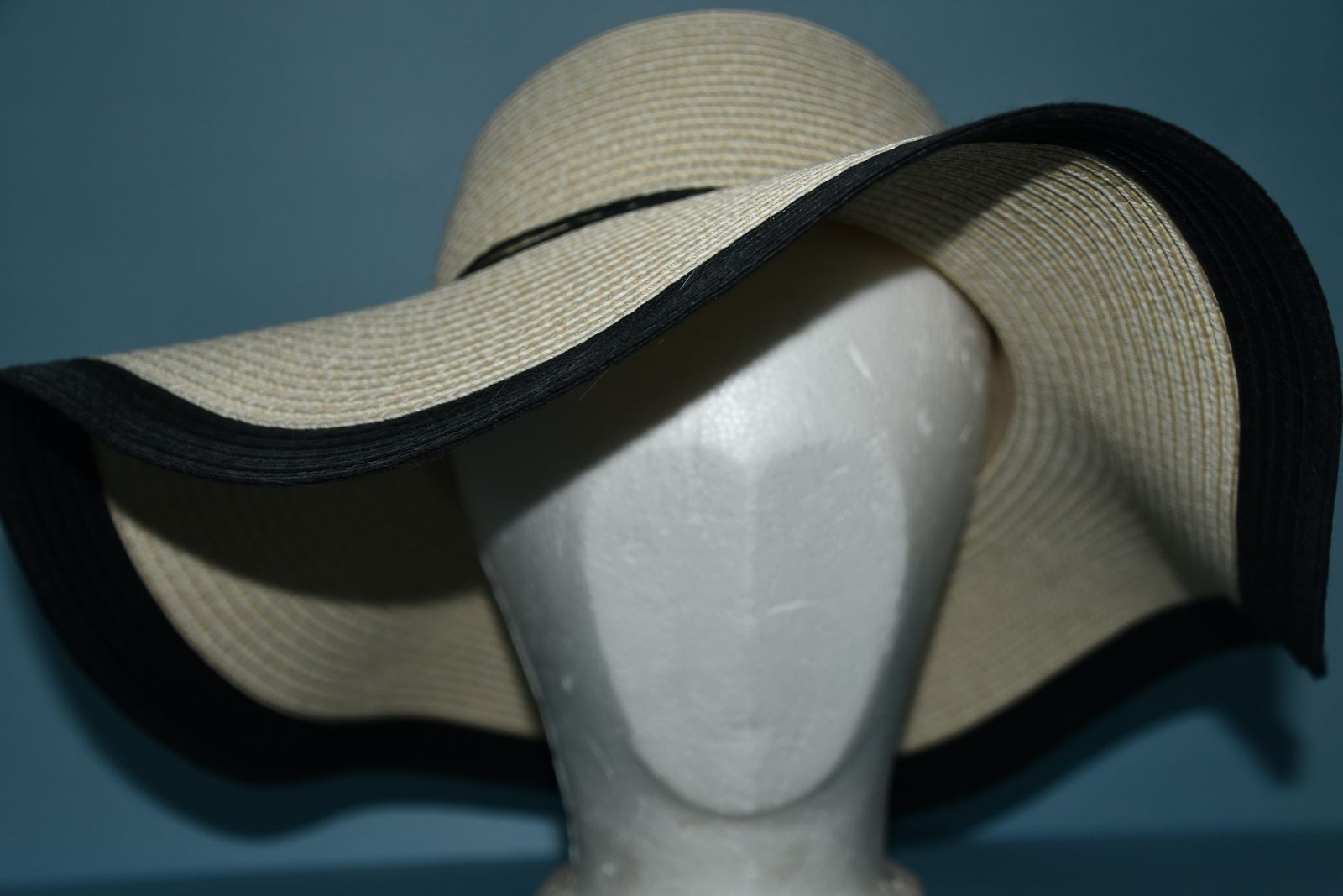 CUTE BLACK & CREAM SUN HAT ~ ONE SIZE ~ BRIM LENGHT 4" ~ POOL ~ BEACH ~ SUMMER FUN ~ CLEAN!