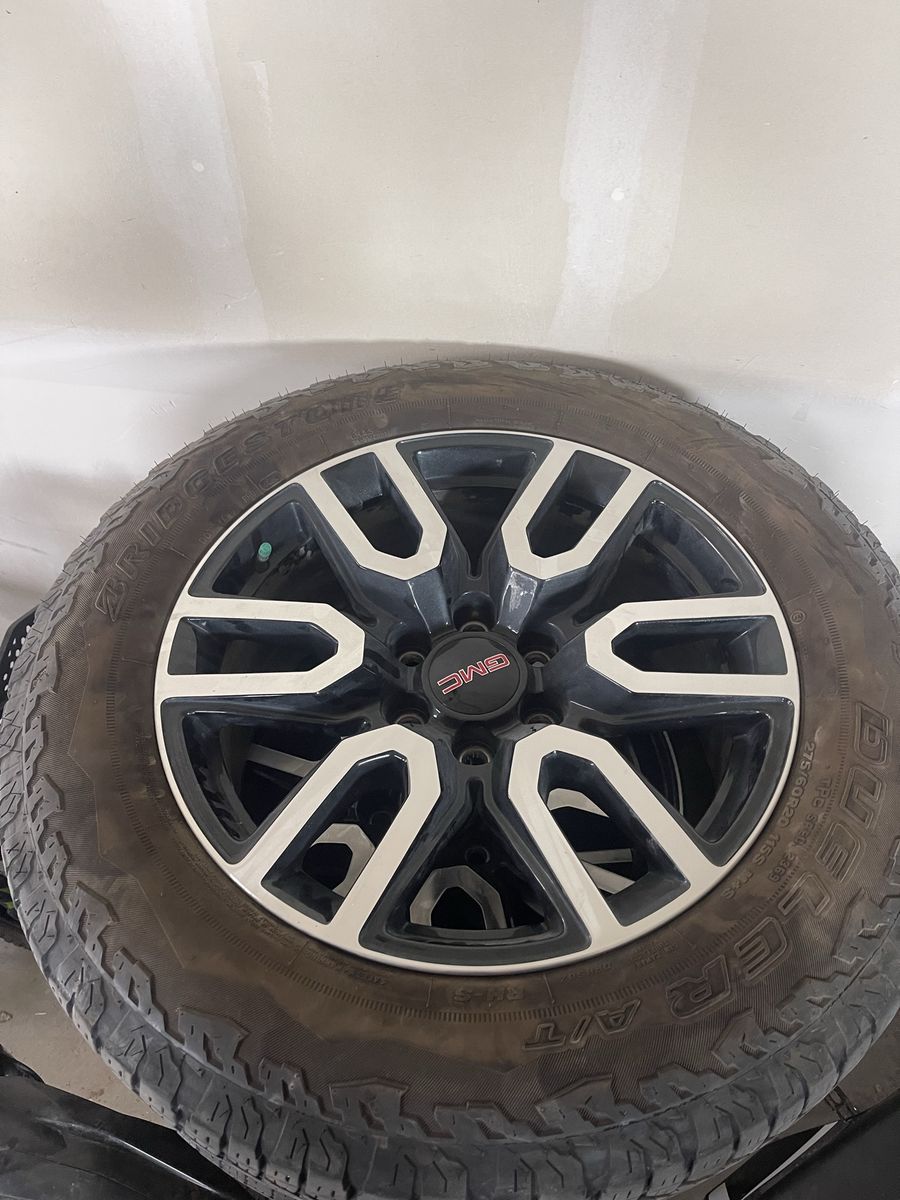 Bridgestone 275/60/r20-GMC AT4 factory takeoff