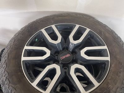 Bridgestone 275/60/r20-GMC AT4 factory takeoff