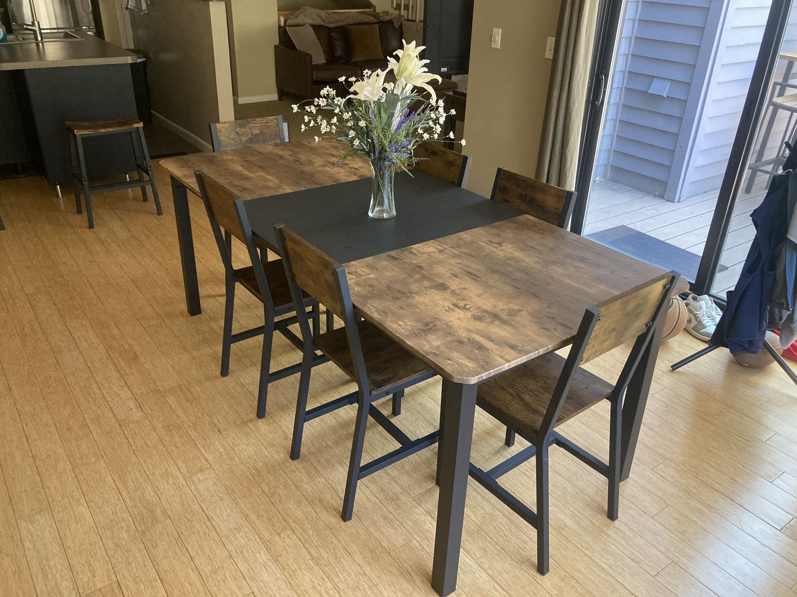 Dining Table & 6 Chairs