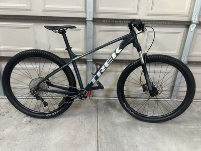 6 Trek Marlins and 1 Fezzarri Mountain Bikes For Sale. Please read the details below