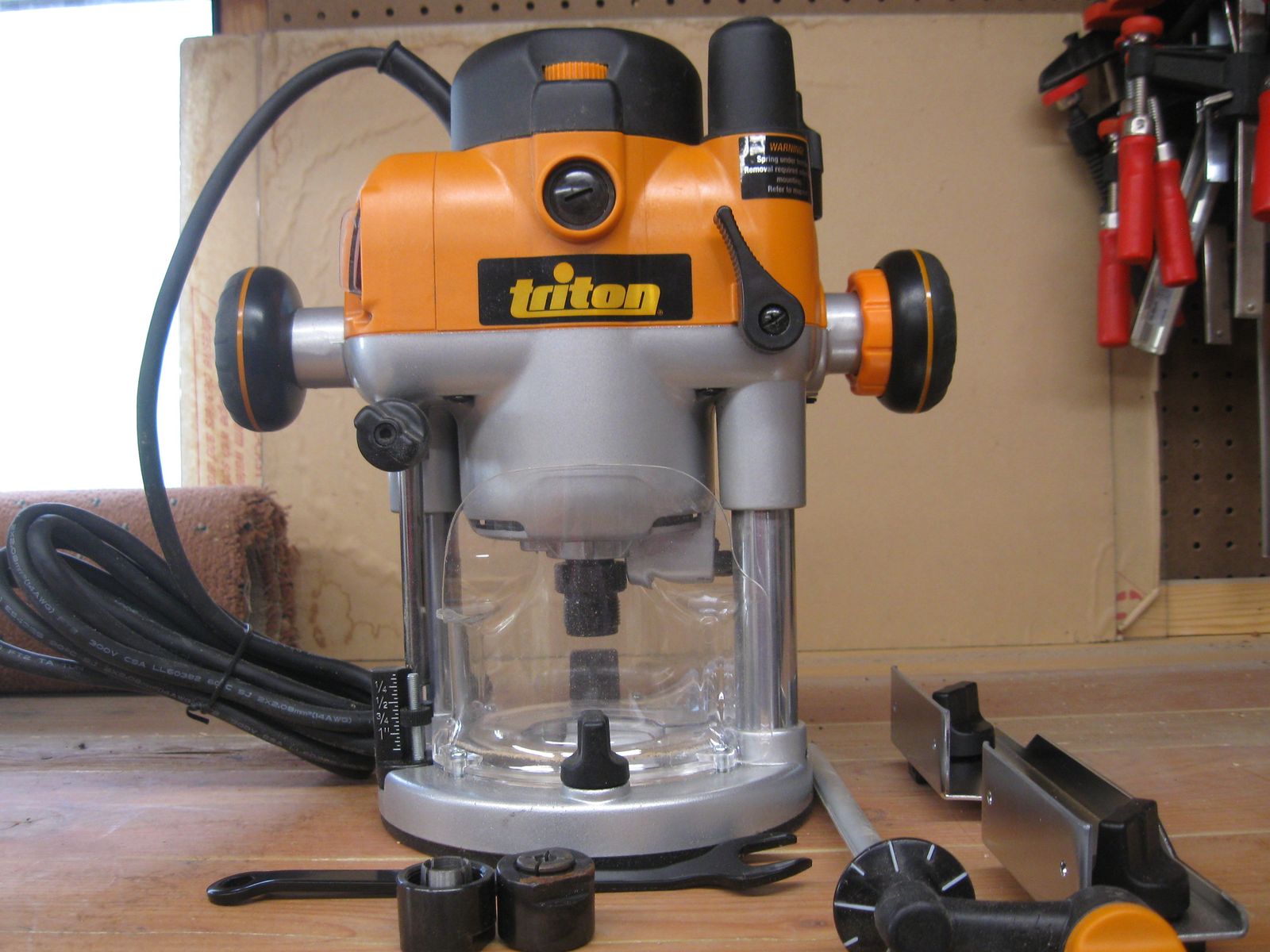 Triton wood router