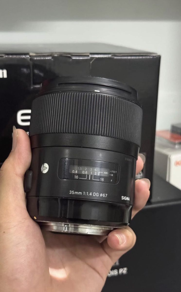 Sigma 35mm f/1.4 DG HSM Art Lens for Canon EF Mount - Excellent Condition
