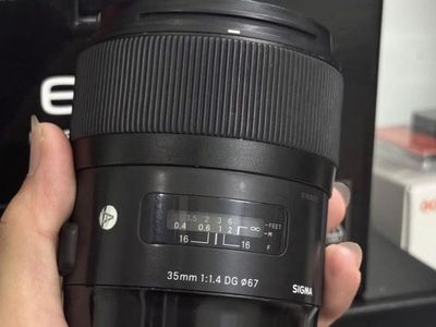 Sigma 35mm f/1.4 DG HSM Art Lens for Canon EF Mount - Excellent Condition