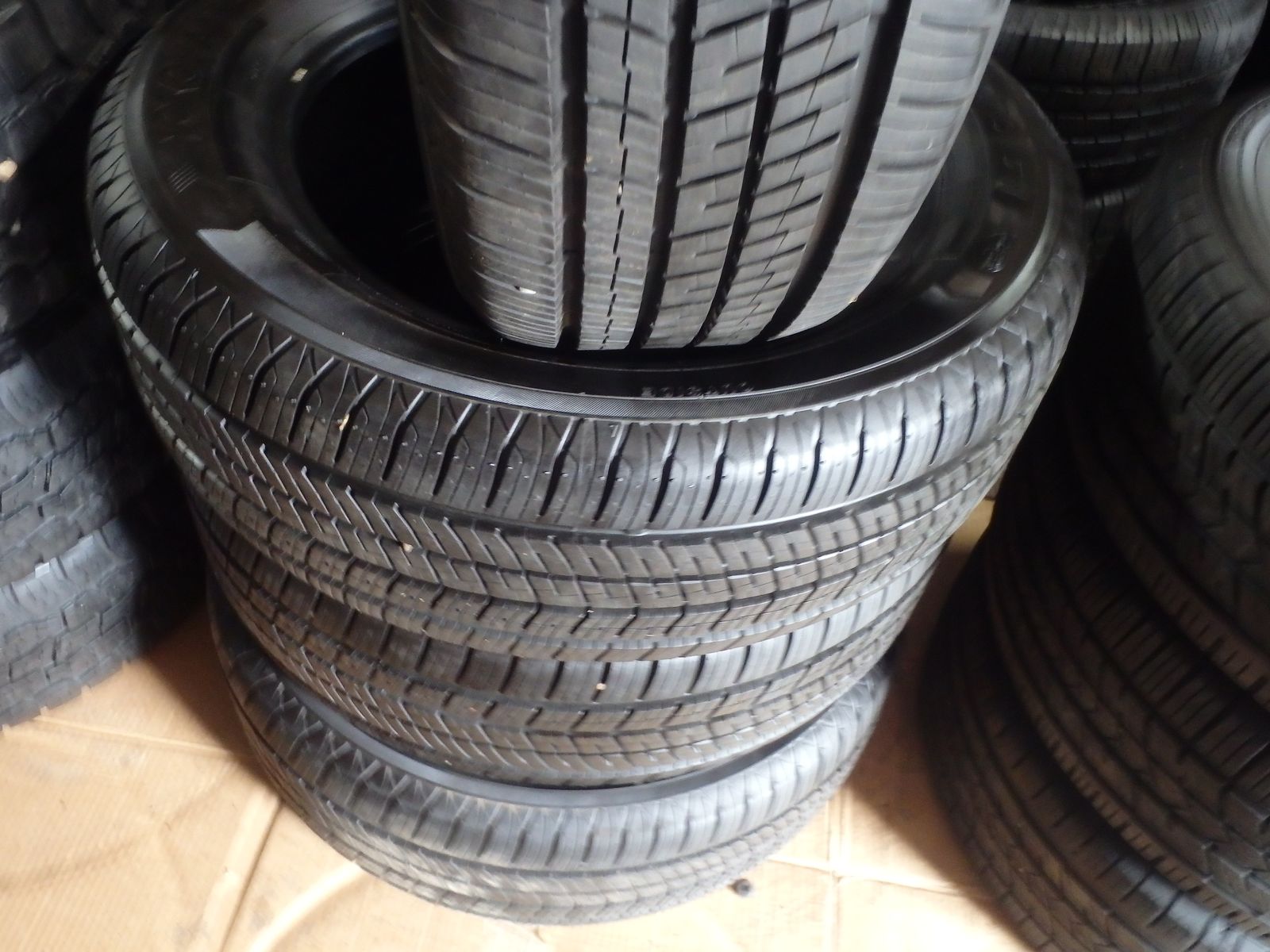 225/60R18 YOKOHAMA AVID ASCEND SET OF USED TIRES