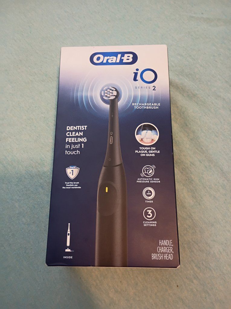 Oral-B iO Series 2 Rechargeable Electric Toothbrush - Dentist Clean Feeling, 3 Cleaning Modes