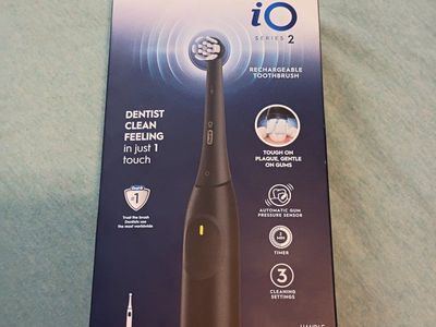 Oral-B iO Series 2 Rechargeable Electric Toothbrush - Dentist Clean Feeling, 3 Cleaning Modes