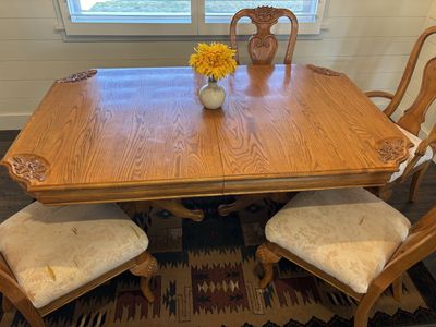 Solid Oak Dining Table w/ 6 Chairs & Leaf