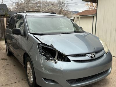 2010 TOYOTA SIENNA LE 7 Passenger