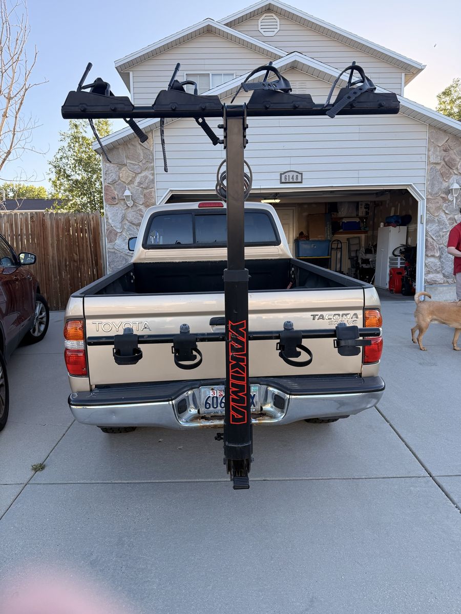 Yakima 4 bike vertical hanging rack