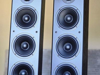 Like New PolkAudio T50 pair of speakers