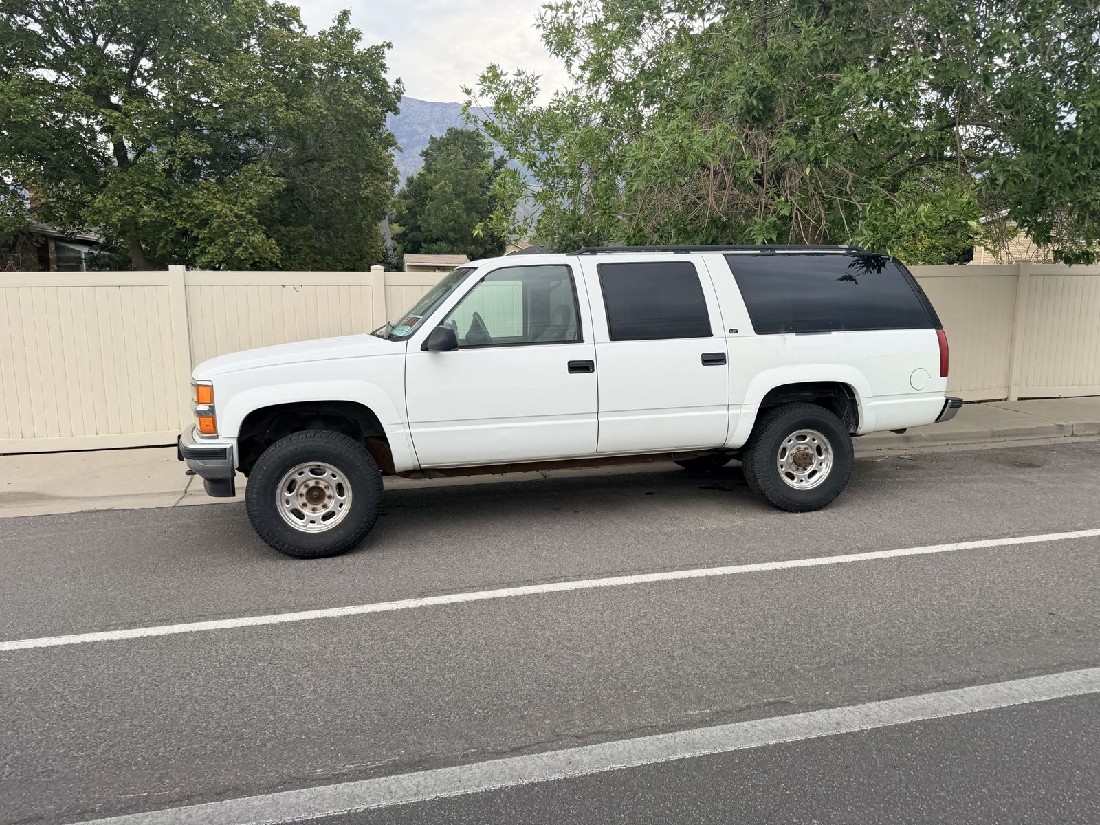 1999 Chevrolet Suburban 2500 LS