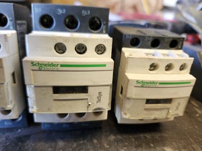 Schneider electric contactors fuse holders