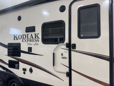 Kodiak Expess 28' Travel Trailer