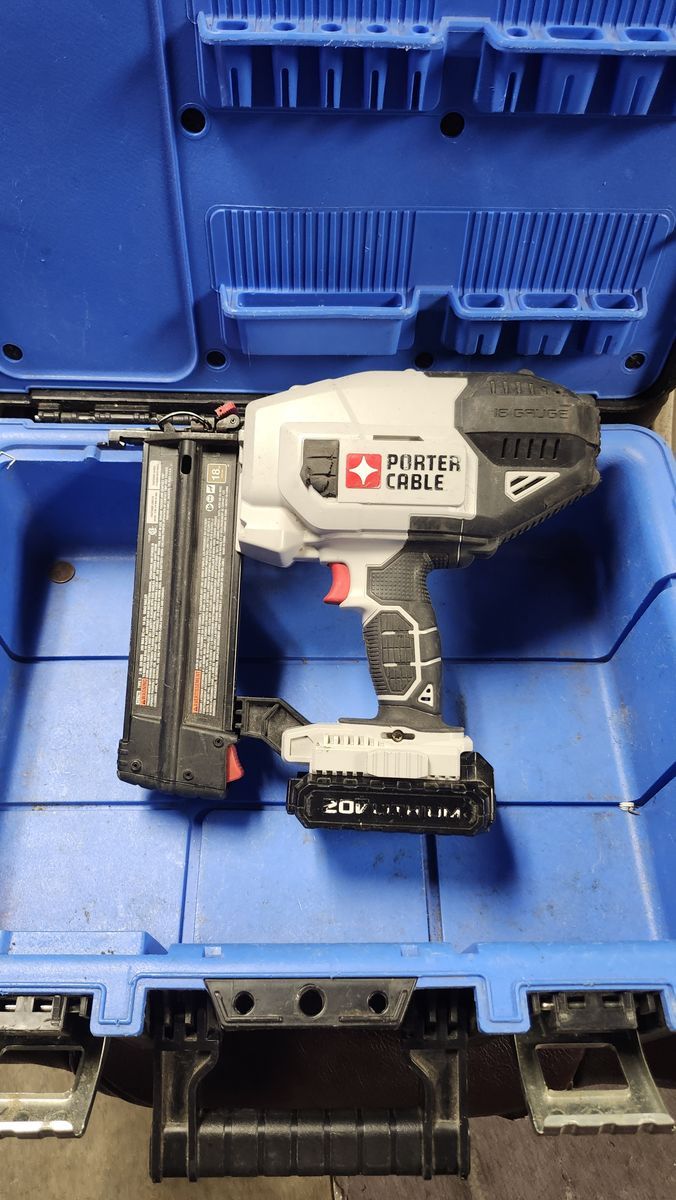 Porter-Cable 20V MAX 18 Gauge Cordless Brad Nailer with 20V Battery and HART Storage Case
