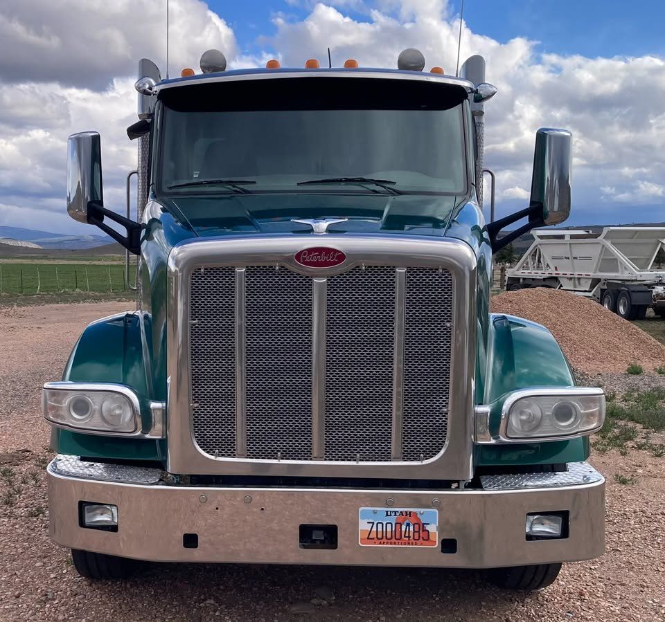 SWEET! LIKE NEW 2021 PETE MODEL 567 DAY CAB TRUCK