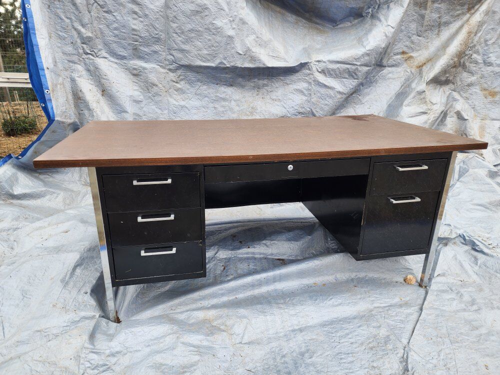 Large desk