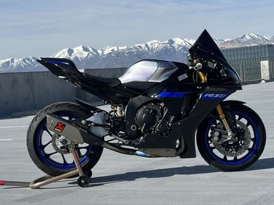 2023 YZF-R1M