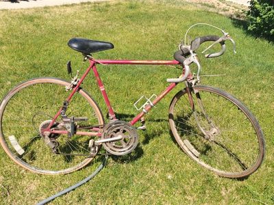 Vintage Schwinn Continental 10-Speed Road Bike - Red