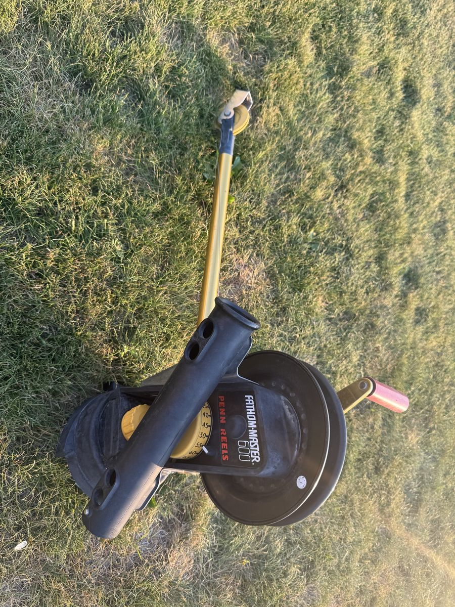 Penn Fathom-Master 600 Manual Downrigger with Rod Holder