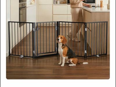 Large freestanding dog gate